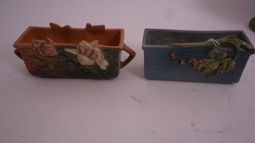 Roseville – 2 Planters 383-6 & 388-6