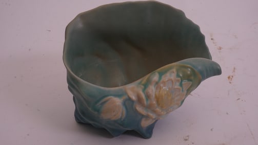 Roseville Conch Shell 245