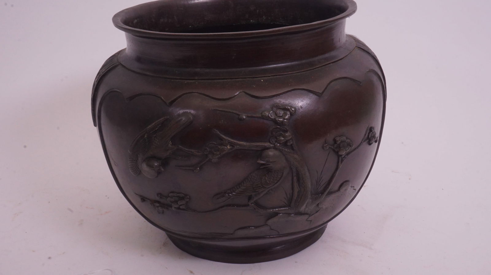 Japanese Bronze Planter Taisho: Antique Japanese bronze planter from the early Taisho period.