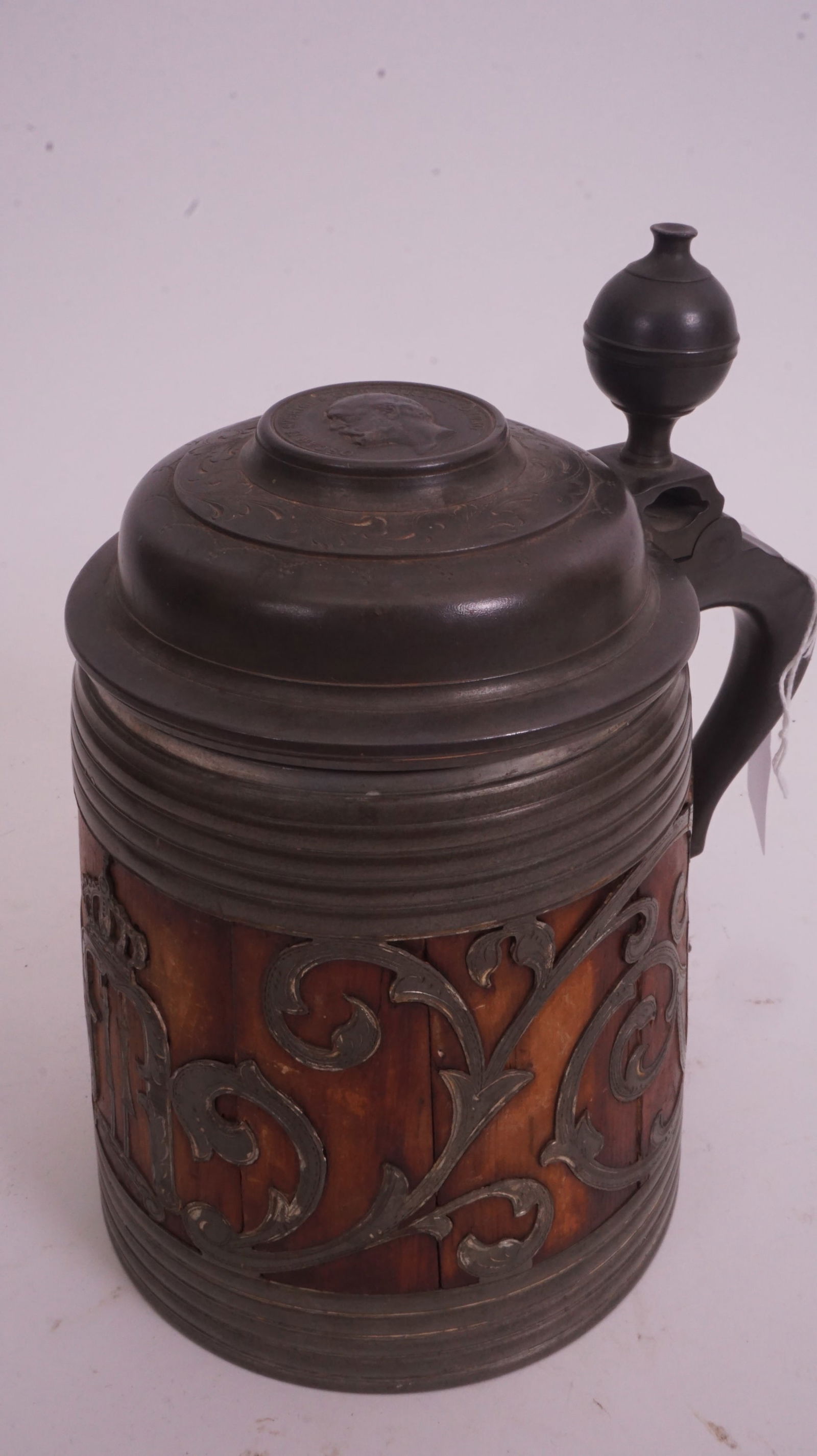 19th c. Oak & Pewter Daubenkrug tankerd stein: Oak and pewter Daubenkrug lidded tankard.