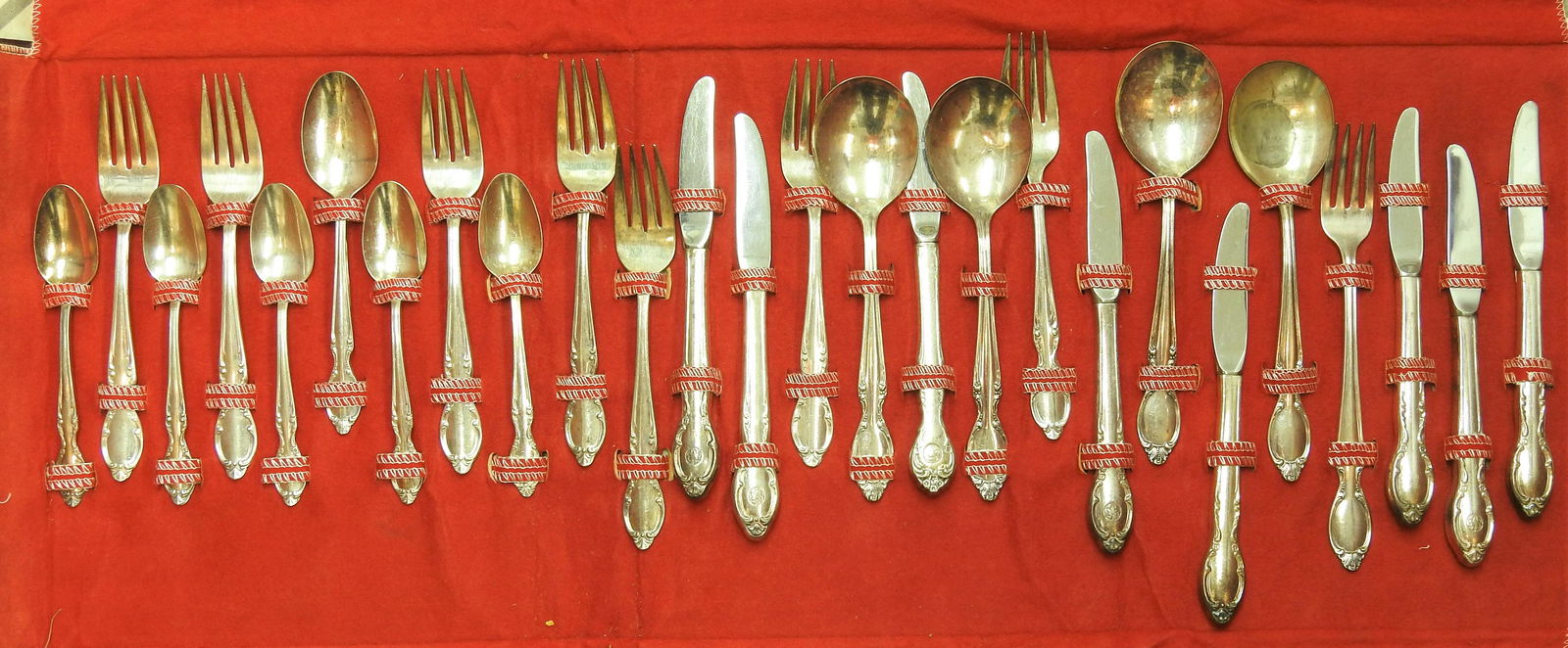 WILLIAM ROGERS SILVERWARE SET (1 of 2)