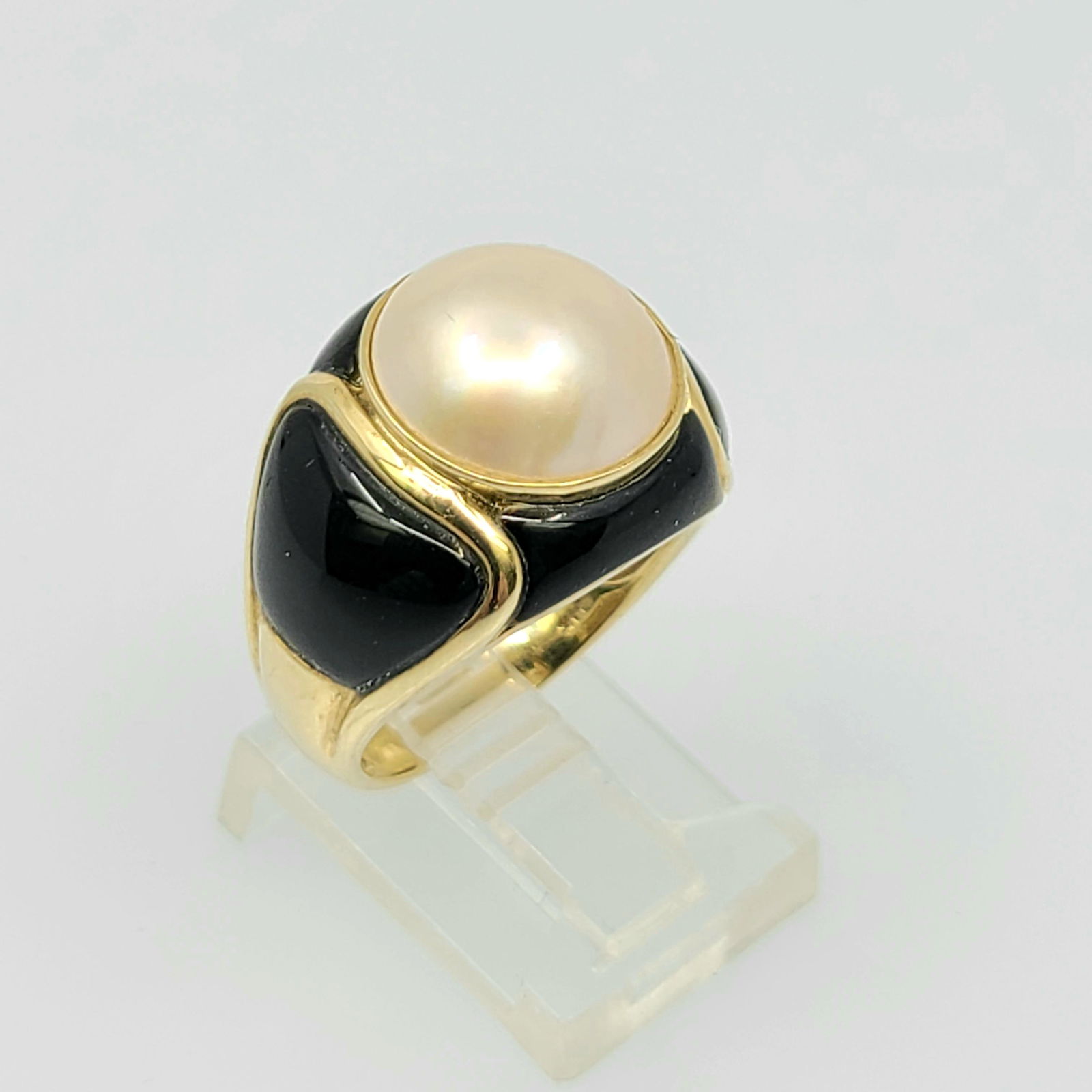 Vintage 14k YG Onyx and large Mother Of Pearl Ring (1 of 3)