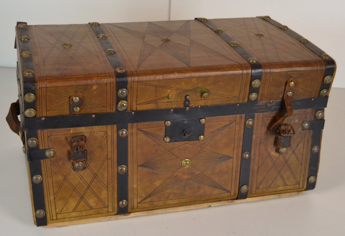 Vintage leather trunk: Vintage leather trunk