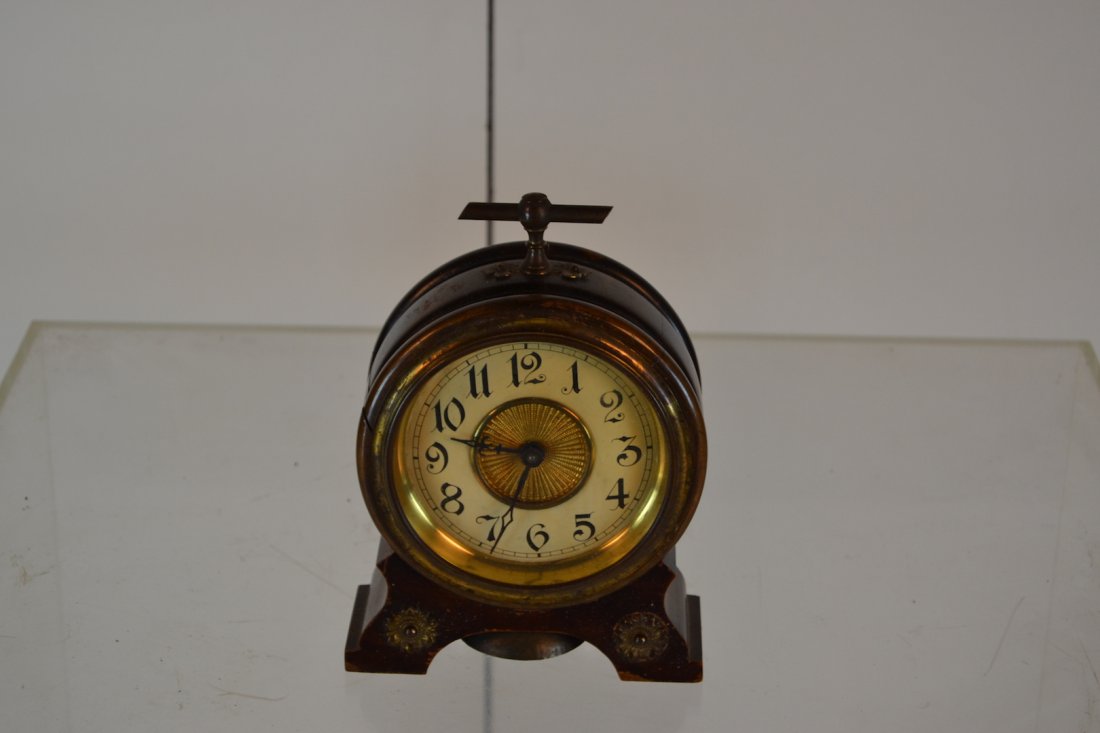 Vintage table clock: Vintage table clock