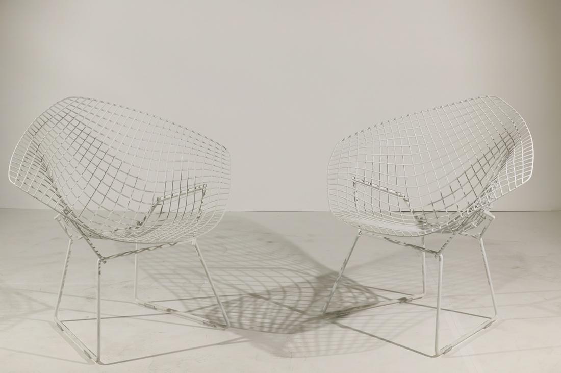 Harry Bertoia Diamond Chairs Pair by Knoll: Pair of Harry Bertoia Diamond Chairs by Knoll, all feet intact, 31"h x 33"w x 30"d