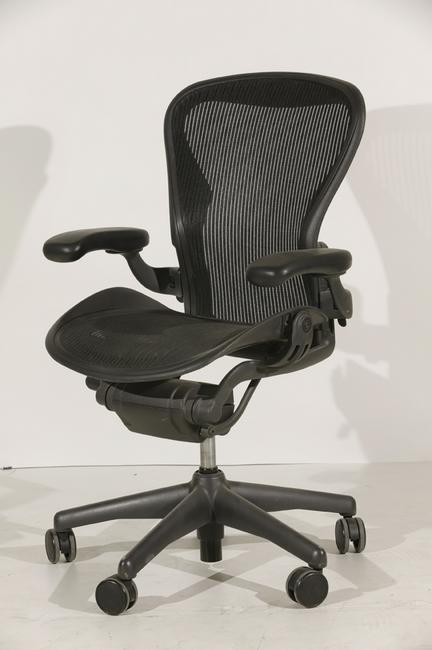 Herman Miller Aeron Chair, size B: Don Chadwick and Bill Stumpf Aeron Chair, size B, very good condition,as shown: 41"h x 27"w x 27"d