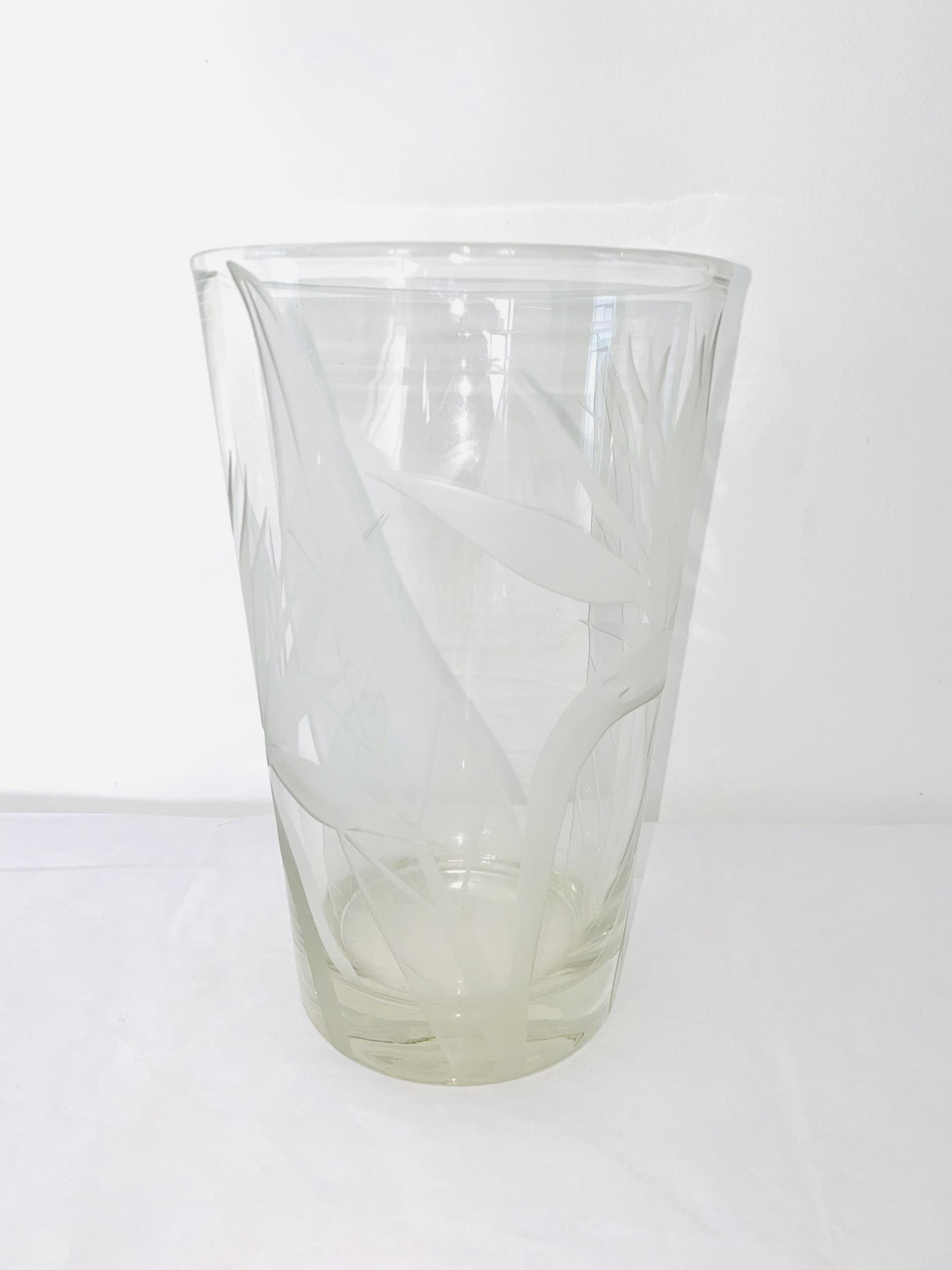 Dorothy Thorpe Signed Vase: 10H x 6 Diameter