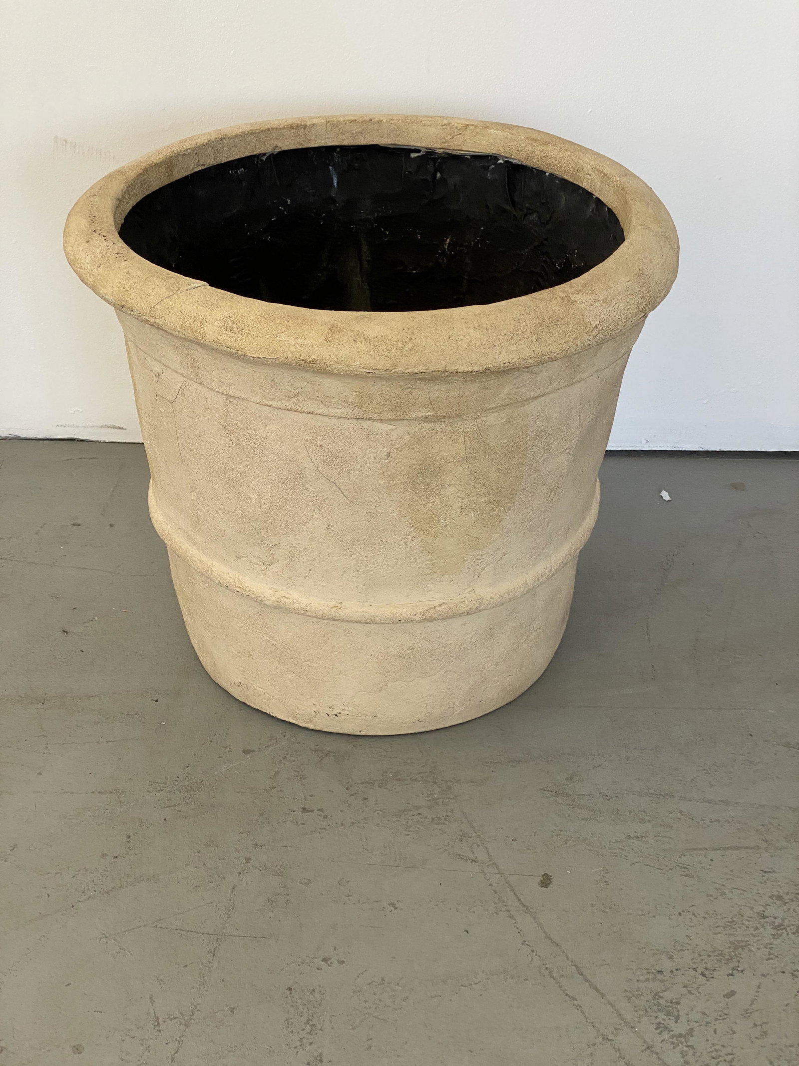 Steve Chase Fiberglass Outdoor Pot: 16H x 17 Diam