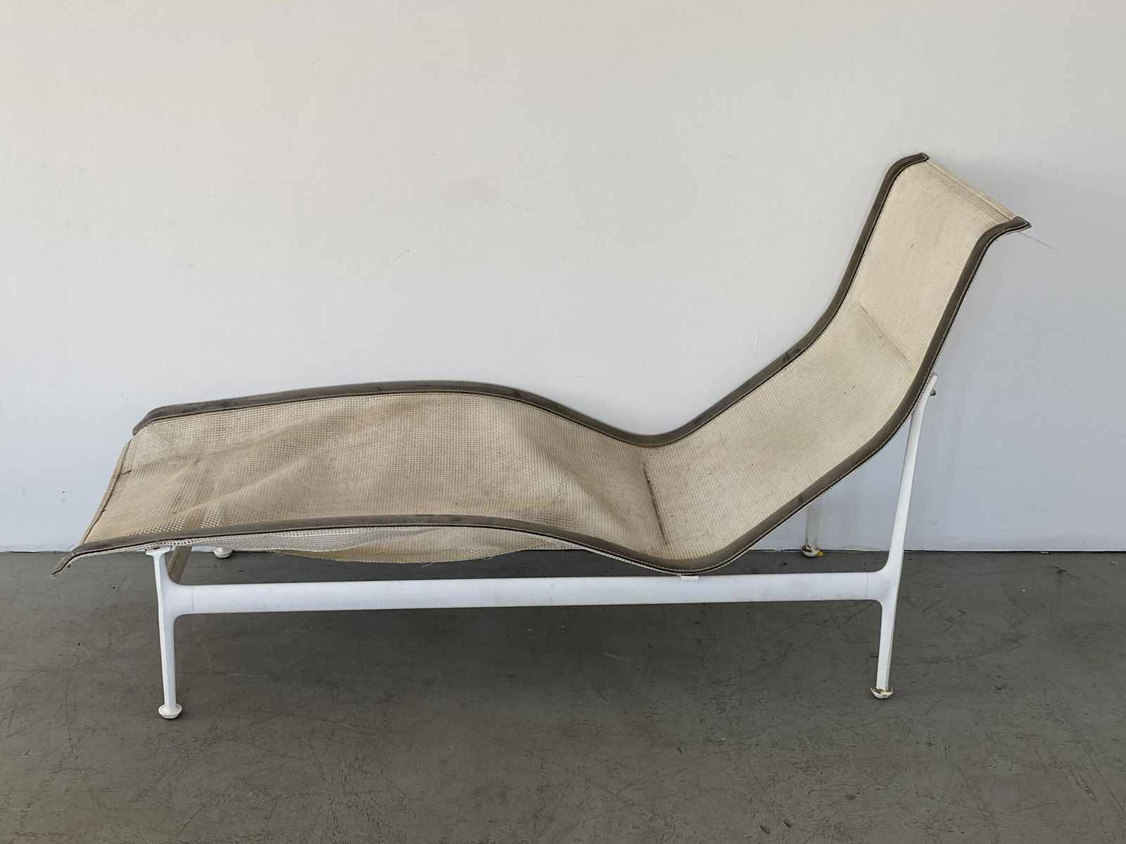 Richard Schultz Chaise (1 of 1)