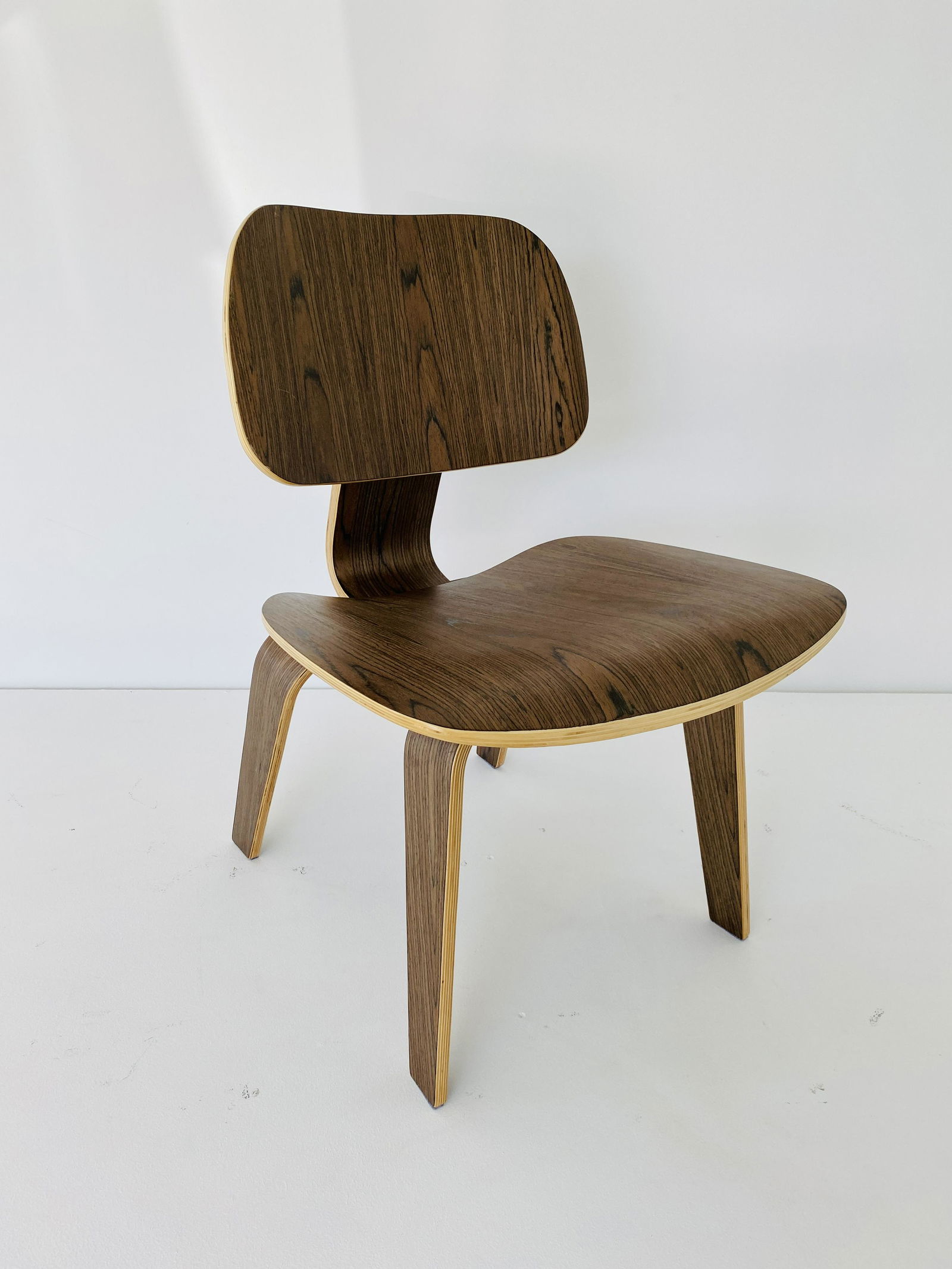 Charles Eames Style Chair: 31H x 22W x 24D