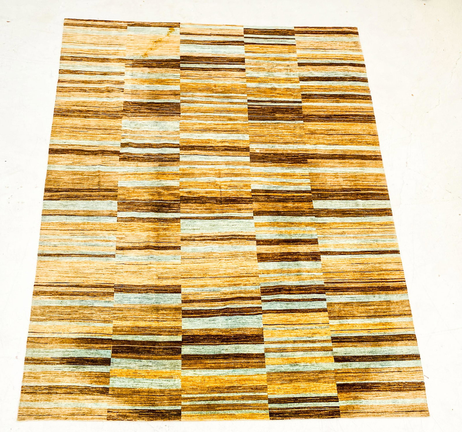 Area Rug: 160 x 120