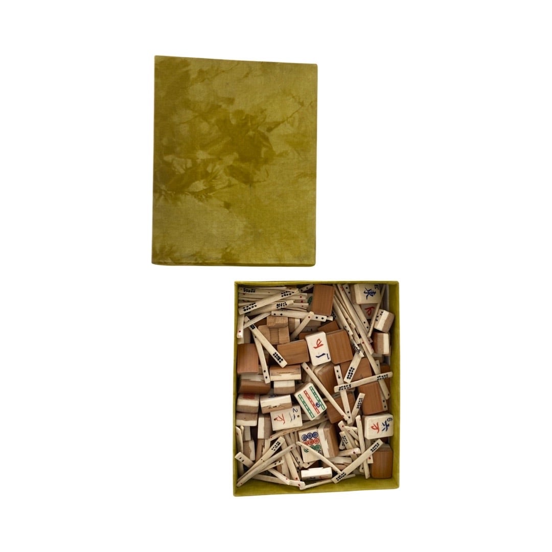 Lime Green velvet box mah jong set: Lime Green velvet box mah jong set2 x 2.5 5.5