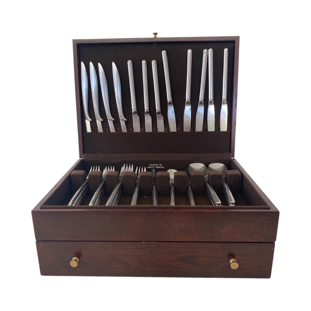 8 place setting Ekco Silverware set w box: 8 place setting Ekco Silverware set w box6x14.5x10.5