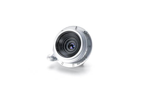 Leitz Summaron 2,8cm f/5.6 Prototype: Versuchsmodell eines 2,8 cm Leica-Objektivs, als Nachfolger des Hektor 1:6.3/2,8 cm. Der Blendeneinstellring ist bereits bis 5.6 graviert und entspricht in der Bauform schon dem des späteren Summ