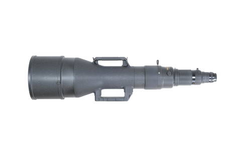 Nikon ED Nikkor 1200-1700mm f/5.6-8 P IF *: Im Mai 1989 begann Nikon mit der Entwicklung des hier angebotenen Objektivs und reagierte damit auf das um 1980 von Canon vorgestellte Superteleobjektiv 1:5.6/1200 mm. Mit diesem 1200-1700 mm Objektiv