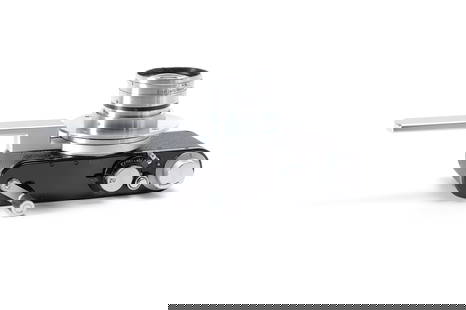 Leitz Wetzlar X-Ray Camera: Spezialkamera RYOOK für die Röntgen-Schirmbildfotografie. Zweite Version mit durchgehendem Abdeckplättchen für die Bohrungen der Befestigungsschrauben von Sucher und