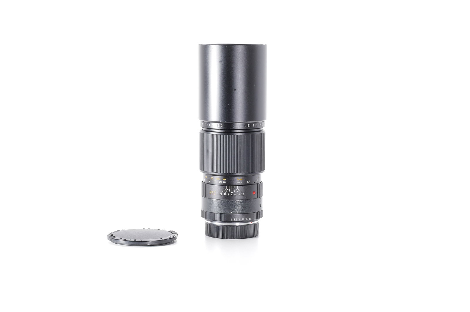 Leitz Telyt-R 250mm f/4 "Press `84" : Zweite Version des Telyt-R 250 mm mit Sondergravur "Press `84" anlässlich der Olympischen Sommerspiele in Los Angeles. Kennzeichnung der Geräte für die dort akkreditierten Fotografen. I