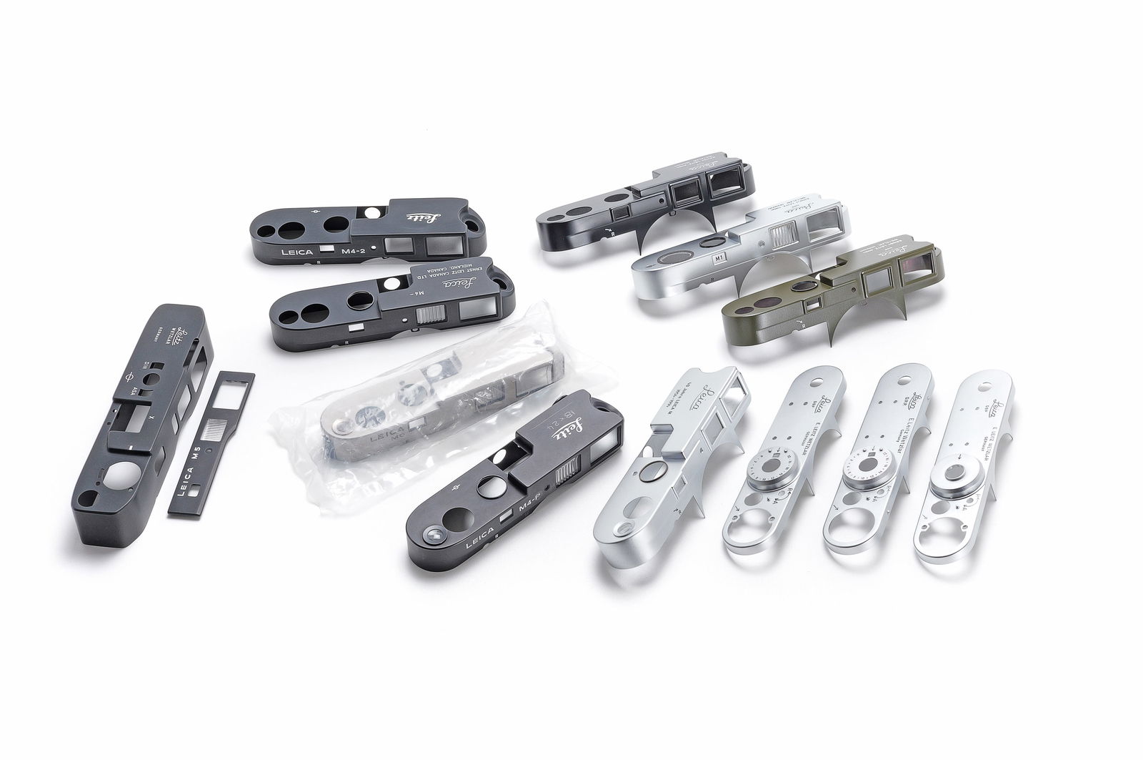 Leica Topplates (Lot): 12 Deckkappen teilweise seltener Leica Kameras, davon 9 für Leica M Kameras und 3 für Leica Schraubgewindekameras: Leica M3 oliv, Leica M3 schwarz lackiert, Leica M1 chrom, Leica M4 Canada schwarz v