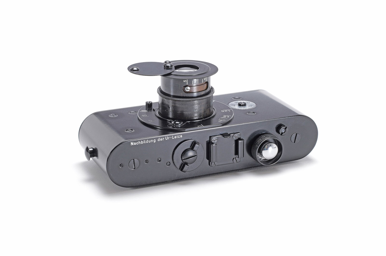 Leitz UR-Leica Replica: Nachbildung der UR-Leica, wie sie in den 1970er und 80er Jahren von Leitz hergestellt und als Werbemittel vertrieben wurde. Leitz Bestellnummer 940231. Bodendeckel lässt sich nicht abnehmen (Lack ist