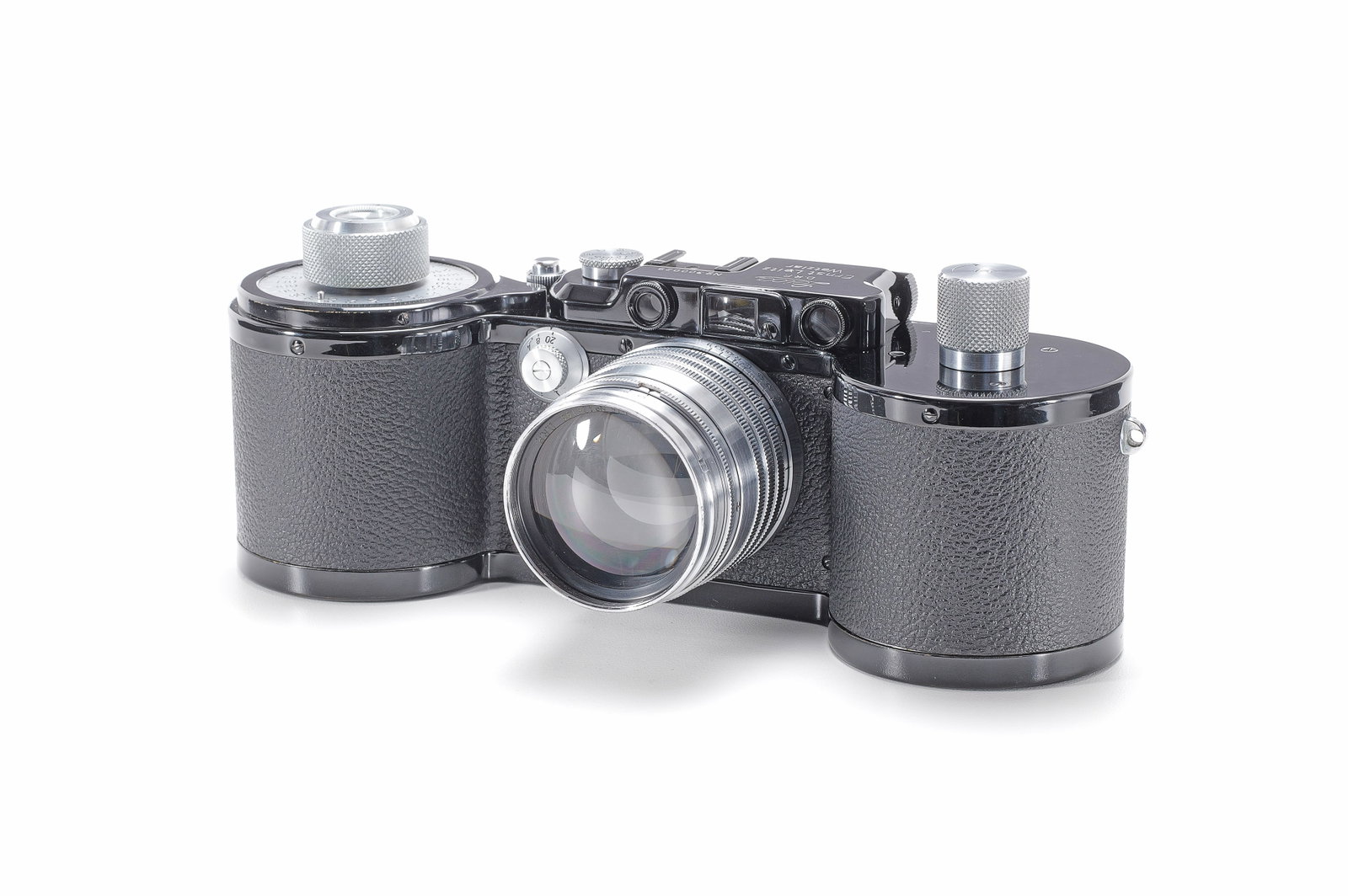 Leica 250 GG: Fast neuwertige Reporter-Leica mit Leitz Xenon 1:1.5/5 cm No. 426199. Kupplungsschaft mit so genannter "Full Slot" Motorkupplung. In solch einem wunderschönen Originalzustand extrem selten zu