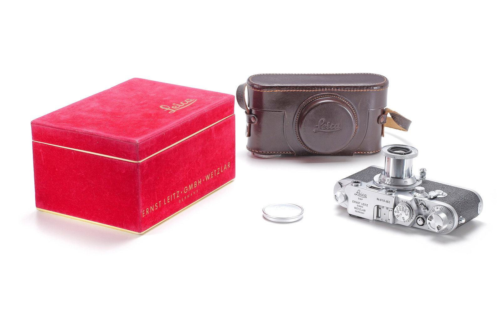 Leica IIIf Red Dial: Letzte Version der Leica IIIf mit Selbstauslöser. In nahezu neuwertigem Zustand mit Elmar 1:3.5/5 cm Nr. 1426349 mit roter Skala und "Meter"-Skala. Originale rote Samtschachtel mit beiden passenden S