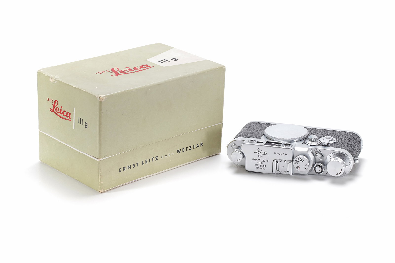 Leica IIIg: Nahezu neuwertige IIIg. Mit Gehäusedeckel in grüner Originalverpackung mit passender Seriennummer. Almost like new IIIg. With body cap in green original packaging with matching serial number.