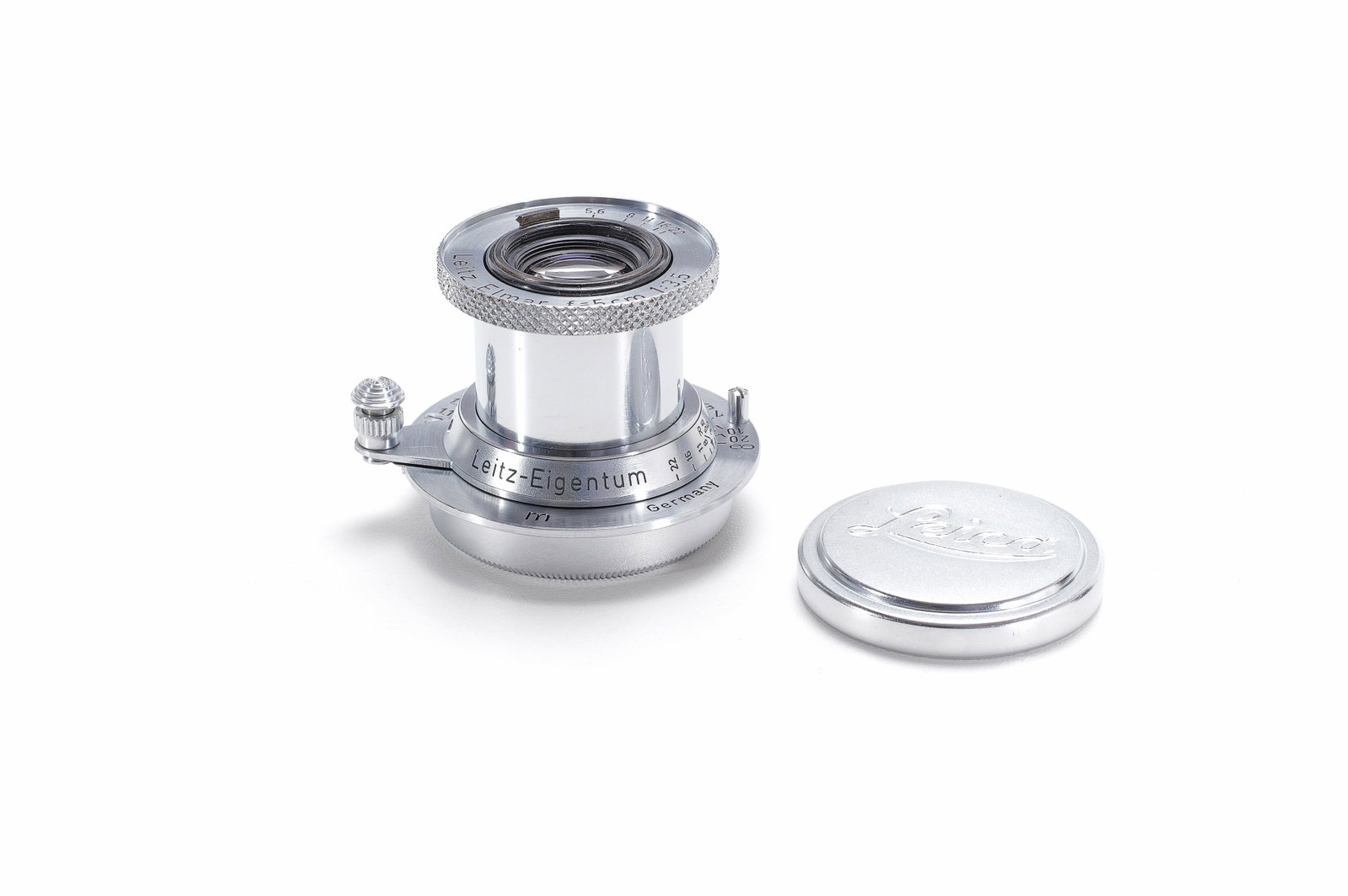 Leitz Elmar 5cm f/3.5 "Leitz-Eigentum": Äußerst seltenes Objektiv aus dem ehemaligen Leitz-internen Leihbestand. Mit schwarzer Skala, ohne Seriennummer. Die Optik mit leichter Beschlagsbildung und Putzspuren auf der Vorderlinse. Für