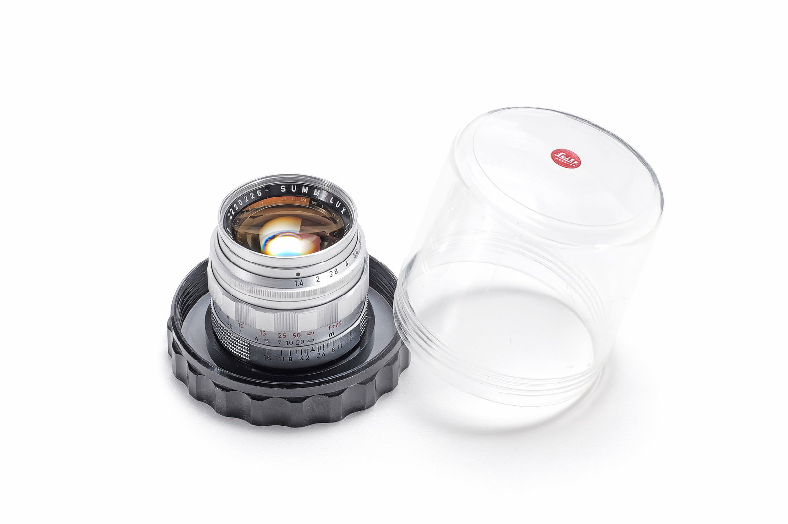 Leitz Summilux 50mm f/1.4 SOWGE: Sehr seltene, zweite Version des Summilux mit Schraubgewindeanschluss (SOWGE). Nur sehr wenige der insgesamt etwa 550 Exemplare dieser Ausführung hergestellten Objektive sind auf der Basis der