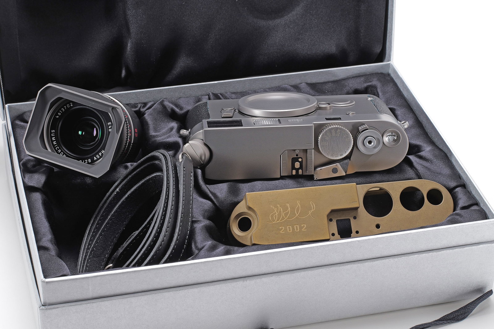 Leica M7 Titanium Sample "Handmade Titanium Camera" - 3