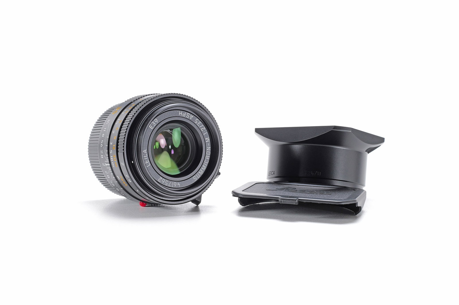 Leica Summicron-M 35mm f/2 ASPH. : In neuwertigem Zustand. Die Optik mit kreisrundem Vergütungsfehler. In like new condition. The optics with circular coating defect. Serial Number: 4617562 Production Year: 2015