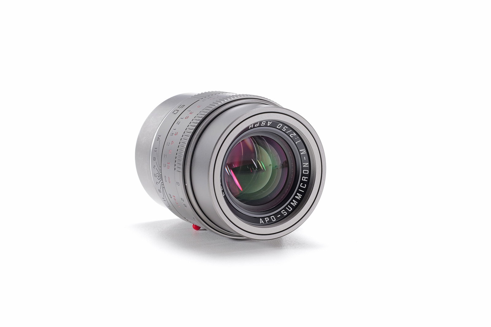 Leica APO-Summicron-M 50mm f/2 ASPH. titanium: Musterobjektiv mit titanisierter Oberfläche, passend zu der auf 333 Stück streng limitierten Leica M-P Titanium Sonderedition. Ohne Seriennummer. Die auf der Fassung gravierte Modellbezeichnung
