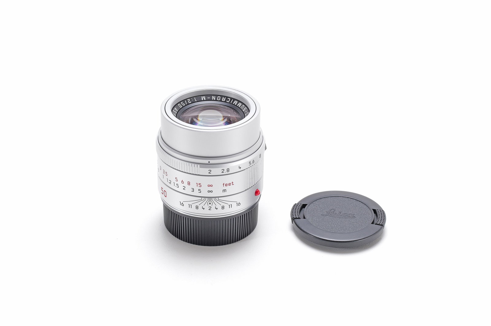 Leica APO-Summicron-M 50mm f/2 ASPH.: Silbern eloxiertes APO-Summicron in nahezu neuwertigem Zustand. Die Optik mit minimalen Staubeinschlüssen. Silver anodized APO-Summicron in nearly like new condition. The optics with minimal dust