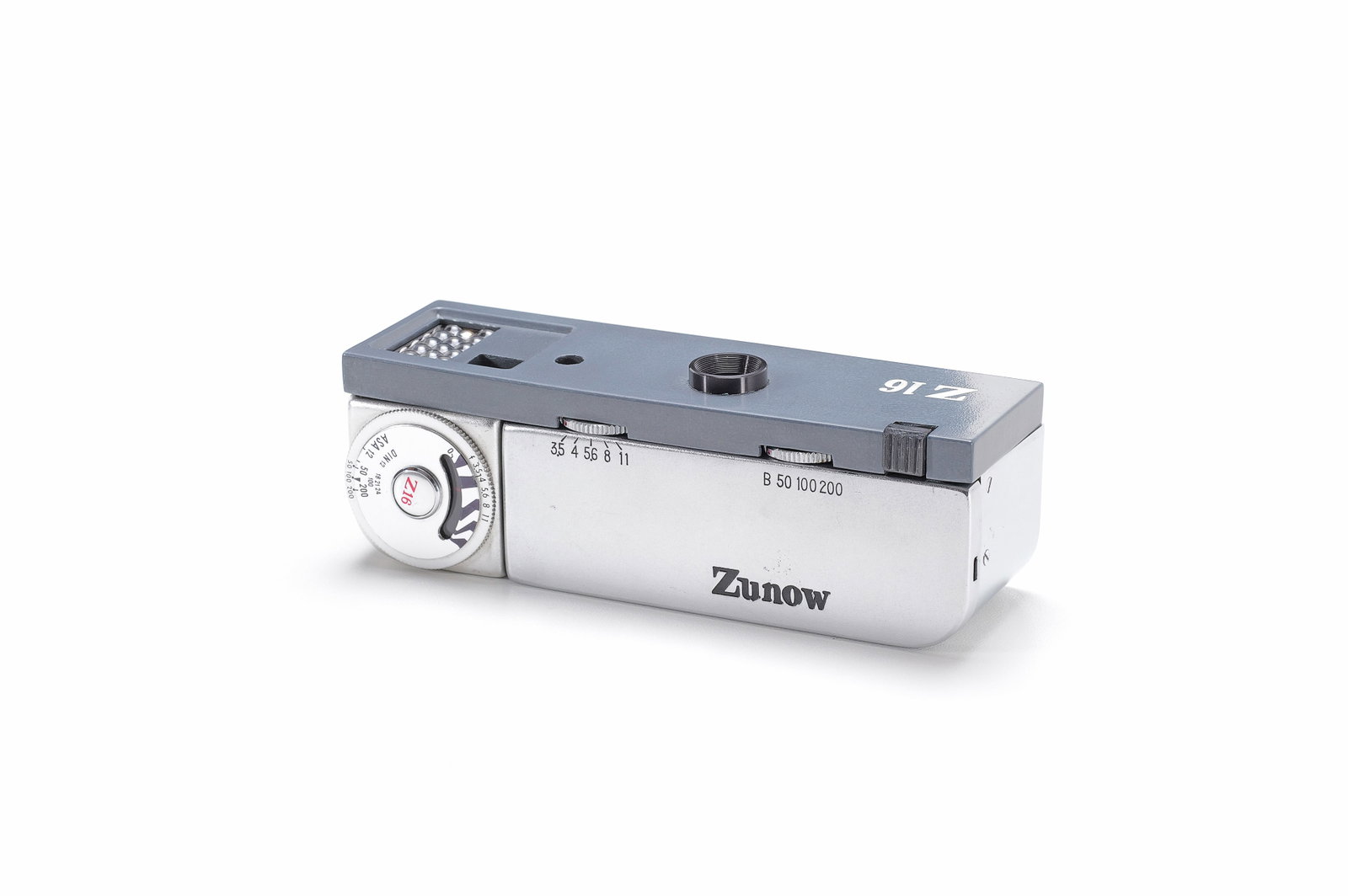 Zunow Z16 Subminiature Camera: Miniaturkamera für 10 x 14 mm Aufnahmen auf 16 mm Film in Minolta Kassetten (im Lieferumfang enthalten). Das Objektiv ist ein Zunow 1:3.5/23 mm mit Festbrennweite und einer Blende bis f/11. Die