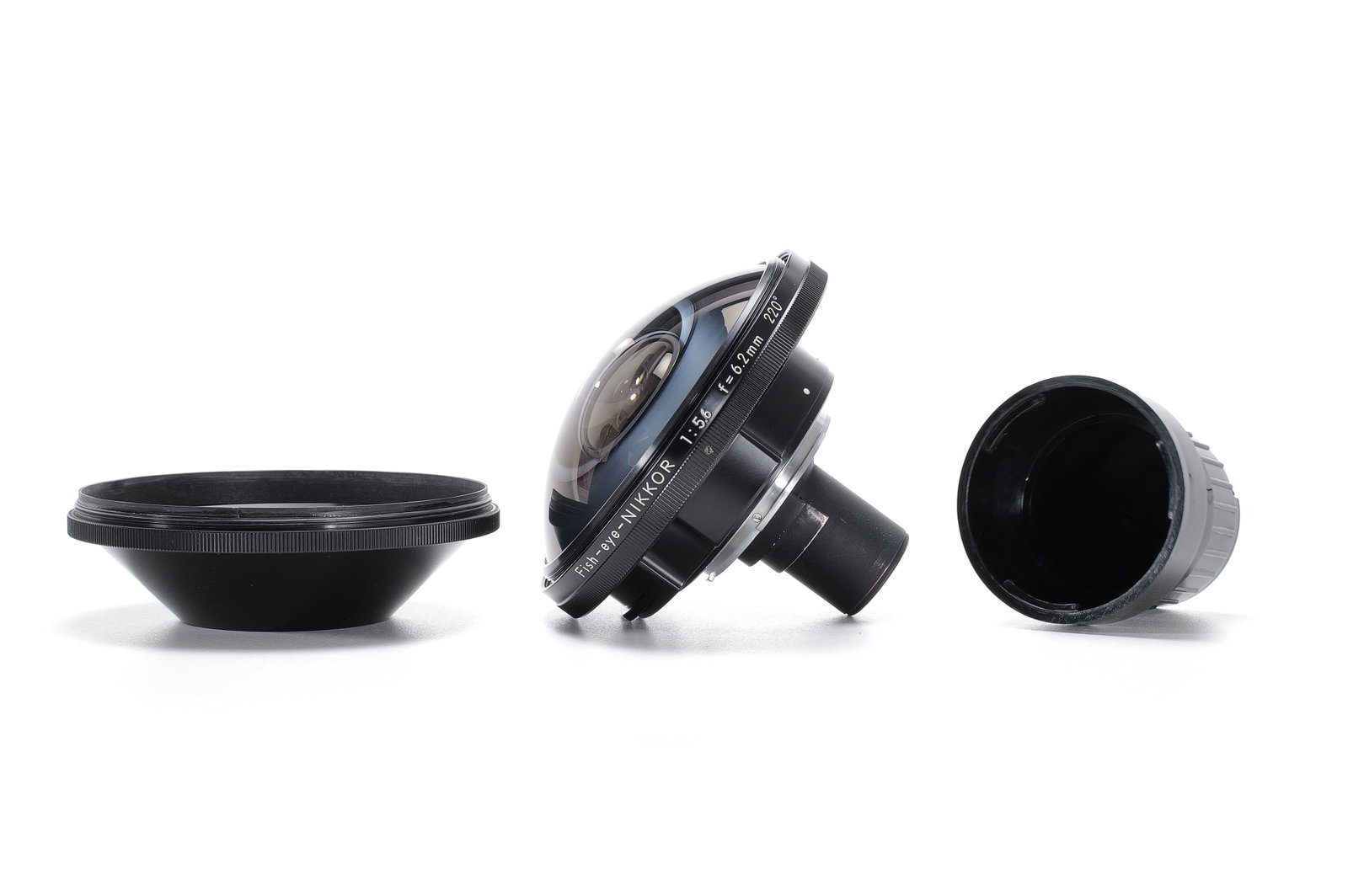 Nikon Fish-eye-NIKKOR 6,2mm f/5.6 220° Pre-Series *: Vorserienmodell des späteren Fisheye-Nikkor 1:5.6/6 mm Objektivs. Aus dieser Vorserie sind bis dato lediglich 4 Exemplare bekannt (620001 - 620004). Es handelt sich gewissermaßen noch um Prototypen.