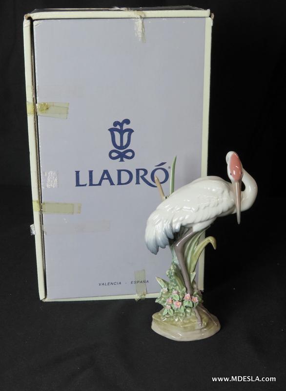 Lladro Figurine "Preening Crane" #1612, Depicts Crane: Lladro Figurine "Preening Crane" #1612, Depicts Crane Preening its Feathers. Issued 1989, Retired 1998. The Crane Figures are Very Difficult to Find, Comes with original box. 7.5x4.5x2