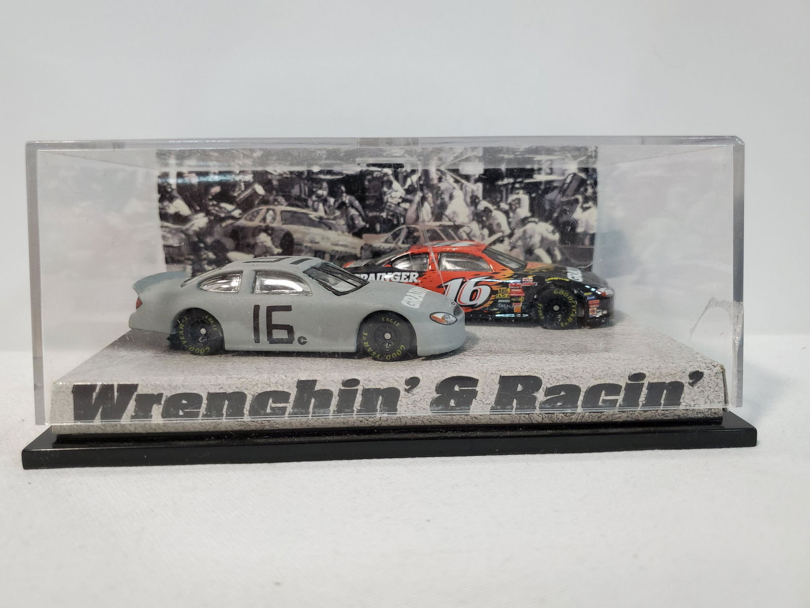 Hot Wheels Racing Wrenchin and Racin Car Set (1 of 3)