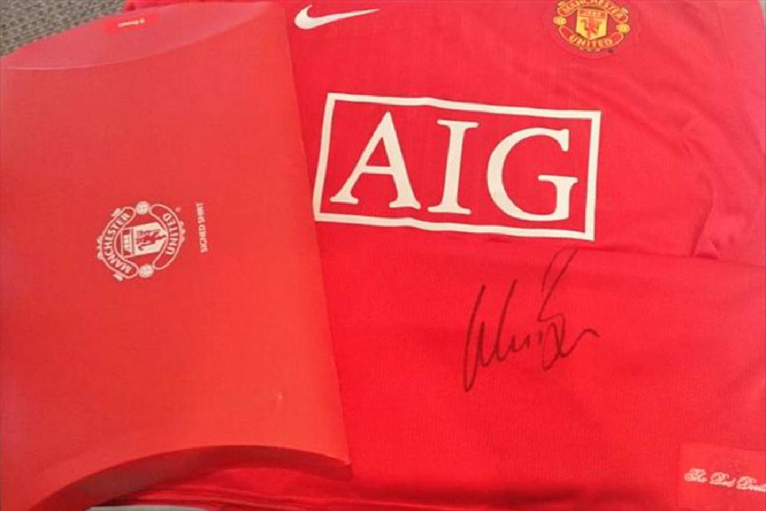 - Wes Brown signed Manchester United Shirt in: Lot 172 - Wes Brown signed Manchester United Shirt in Presentation red folder Wesley Michael Brown (born 13 October 1979) is an English professional footballer who plays as a defender for Indian club