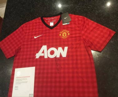 - Anderson Signed Man United Football Shirt: Lot 59 - Manchester United Football Shirt signed by Anderson. COA from the Club. Notes: Comes with Manchester United Red Presentation Box. Provenance: COA is direct from Manchester United