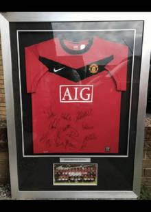 - Signed & Framed Manchester United Football: Lot 60 - Signed and Framed Manchester United Football Shirt Season 2009-2010 team. * Fantastic Condition, quality frame. * COA direct from the Club. * Silver Hologram sticker on Shirt and COA. *