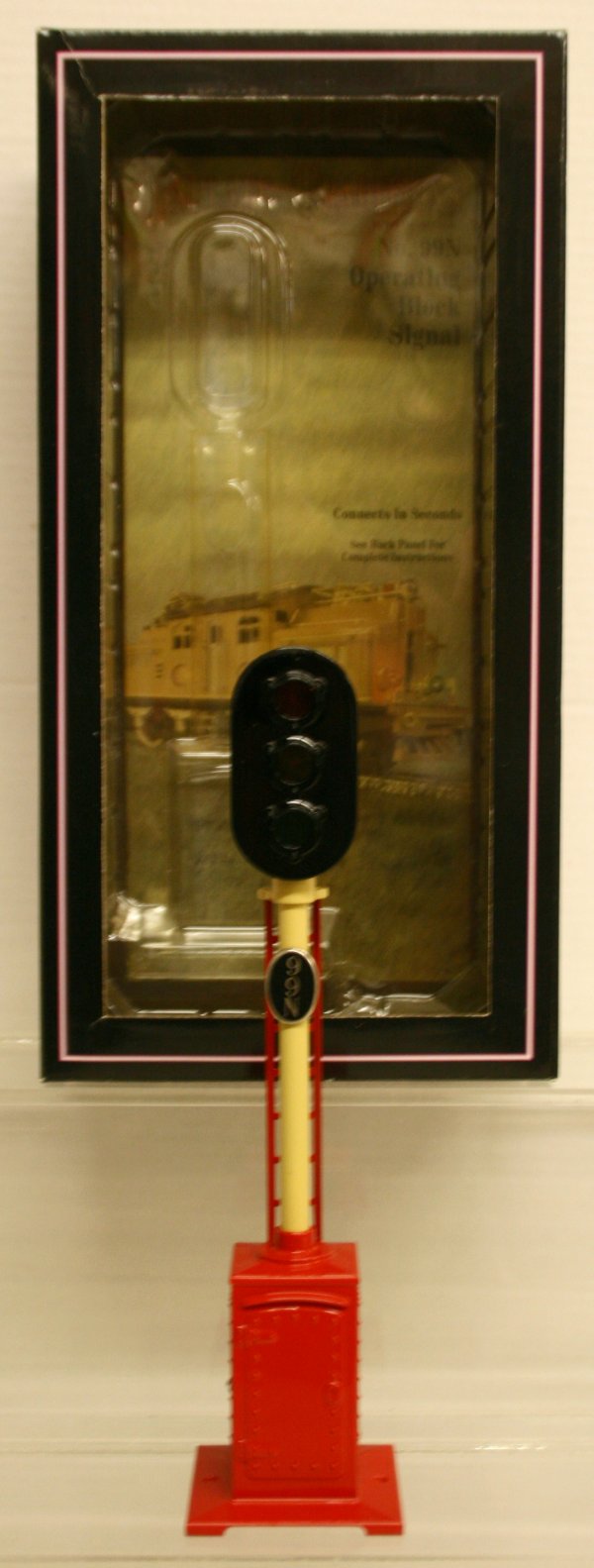 MTH Tinplate Traditions Standard Gauge No. 99N Tra: MTH Tinplate Traditions Standard Gauge No. 99N Train Control Block Signal 10-1048 Red Base Features All Metal Construction Operating Signal Lights Traditional Tinplate Styling Baked Enamel Finish NIB