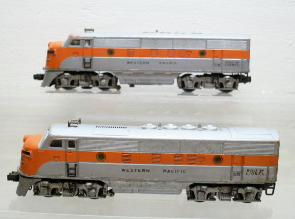 Lionel O Gauge Postwar 2355 F3 AA Western Pacific: Lionel O Gauge Postwar 2355 F3 AA Western Pacific Missing One Number Board No Battery Damage Nose Decals Have Flaking Play Wear Grade: VG Box: N