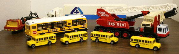 Hot Wheels Kenworth Hauler Bus Matchbox SS Big Re: This lot contains a 1980 Hot Wheels Kenworth Hauler (cab and trailer), 4 Hot Wheel School Busses dated 1988, 1 Matchbox Super Kings Transporter dated 1975, a 13 1/2" long by 3" tall Albertson's semi c