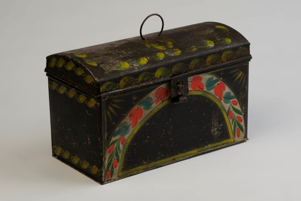 American Painted Tinware Dome Top Box. (1 of 1)