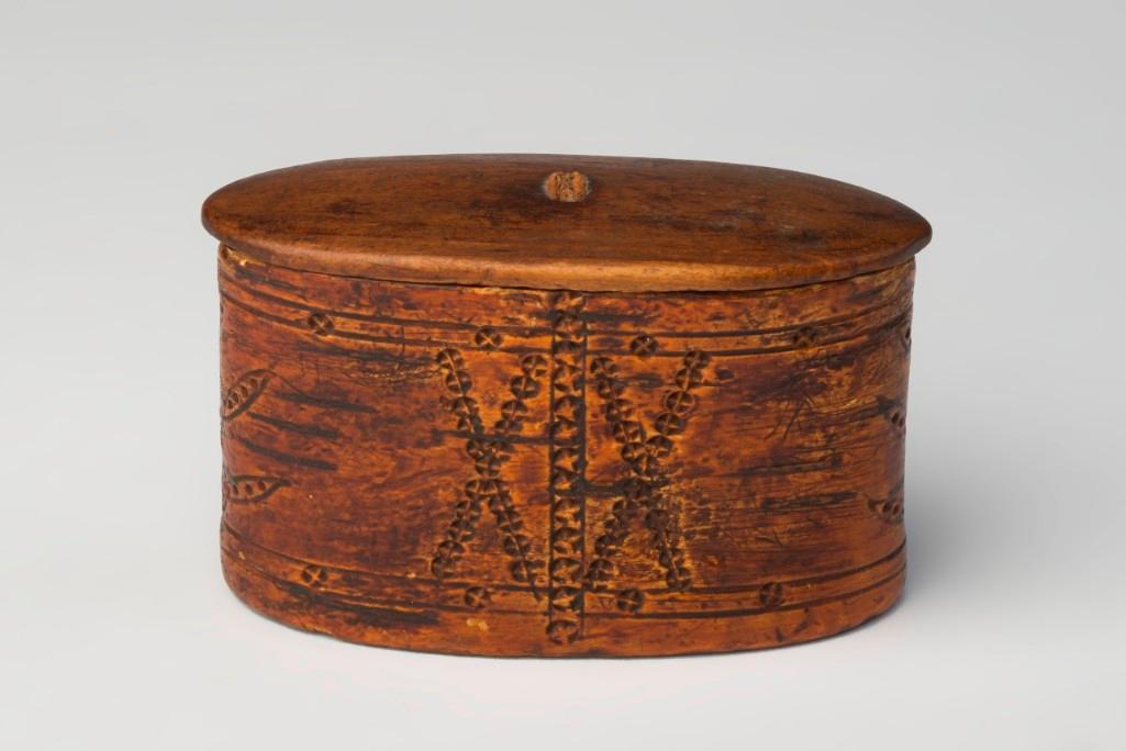 Native American Carved Wooden Snuff Box. (1 of 4)