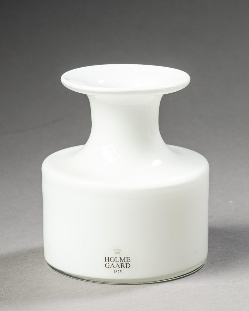 Holmegaard Kastrup Otto Brauer White Vase.: Height 4 1/8 inches. Detailed condition reports are available upon request. Due to the current stay at home order, in-person preview will not be available until May 1 Items may be picked up at our Fre