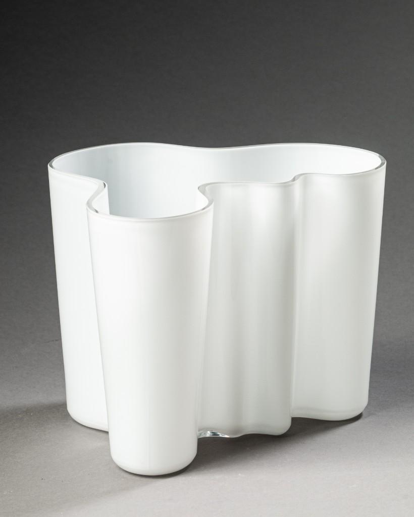 Alvar Aalto â€œSavoyâ€ Art Glass Vase.: Height 6 1/4 inches. Excellent condition. Detailed condition reports are available upon request. Due to the current stay at home order, in-person preview will not be available until May 1 Items may be