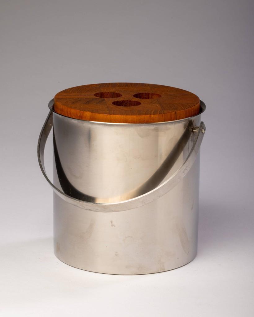 Arne Jacobsen for Stelton Ice Bucket.: Stainless steel and teak, Denmark, c. 1970. Diameter 5 1/2 inches, height 5 3/4 inches.