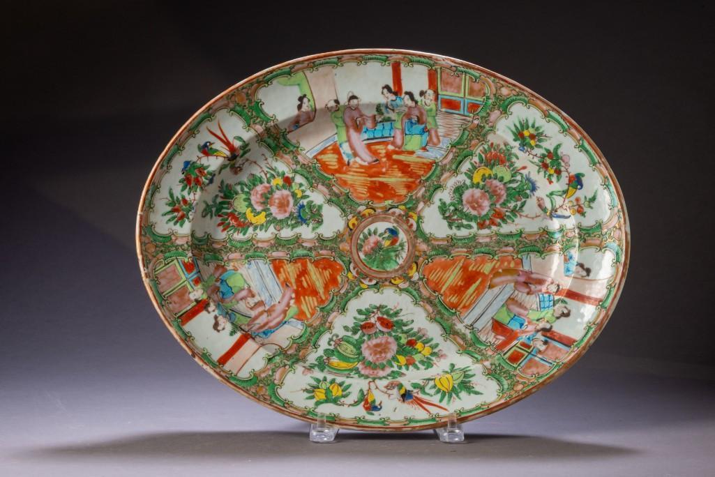 Chinese Rose Medallion Platter. (1 of 4)