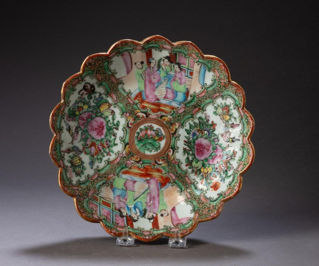 Chinese Export Rose Medallion Scalloped Dish. (1 of 2)