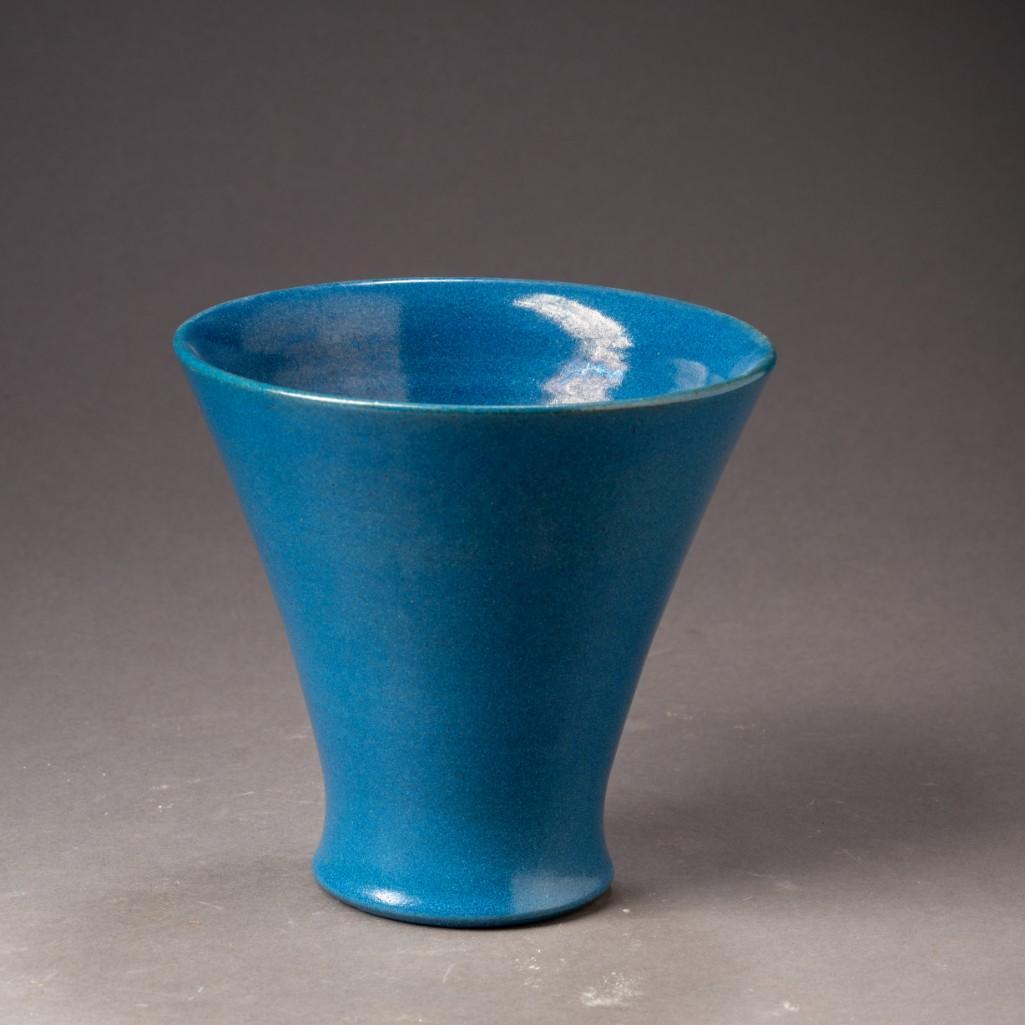 Marblehead Pottery Blue Glaze Vase. (1 of 3)